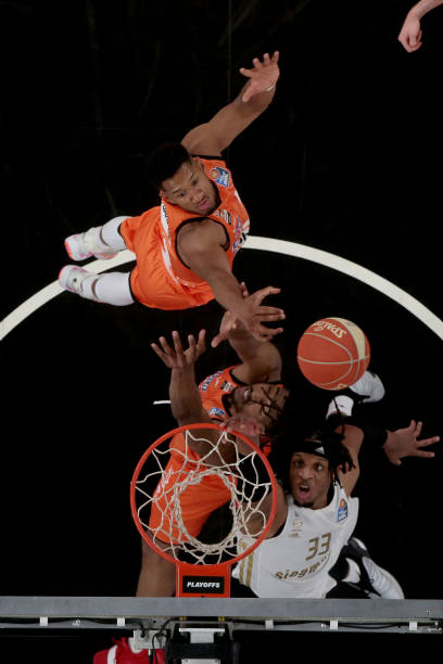 成变向突破 成变向突破