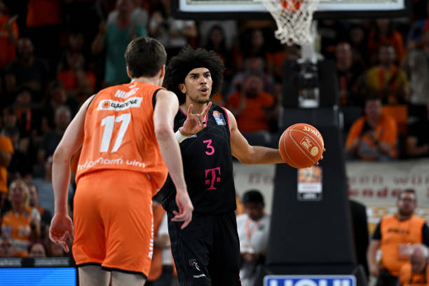 的卫星队 的卫星队