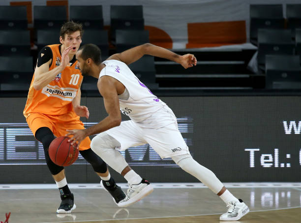 的正手弧圈 的正手弧圈