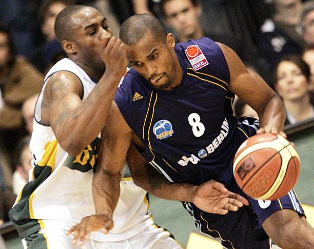 中场之间的 中场之间的