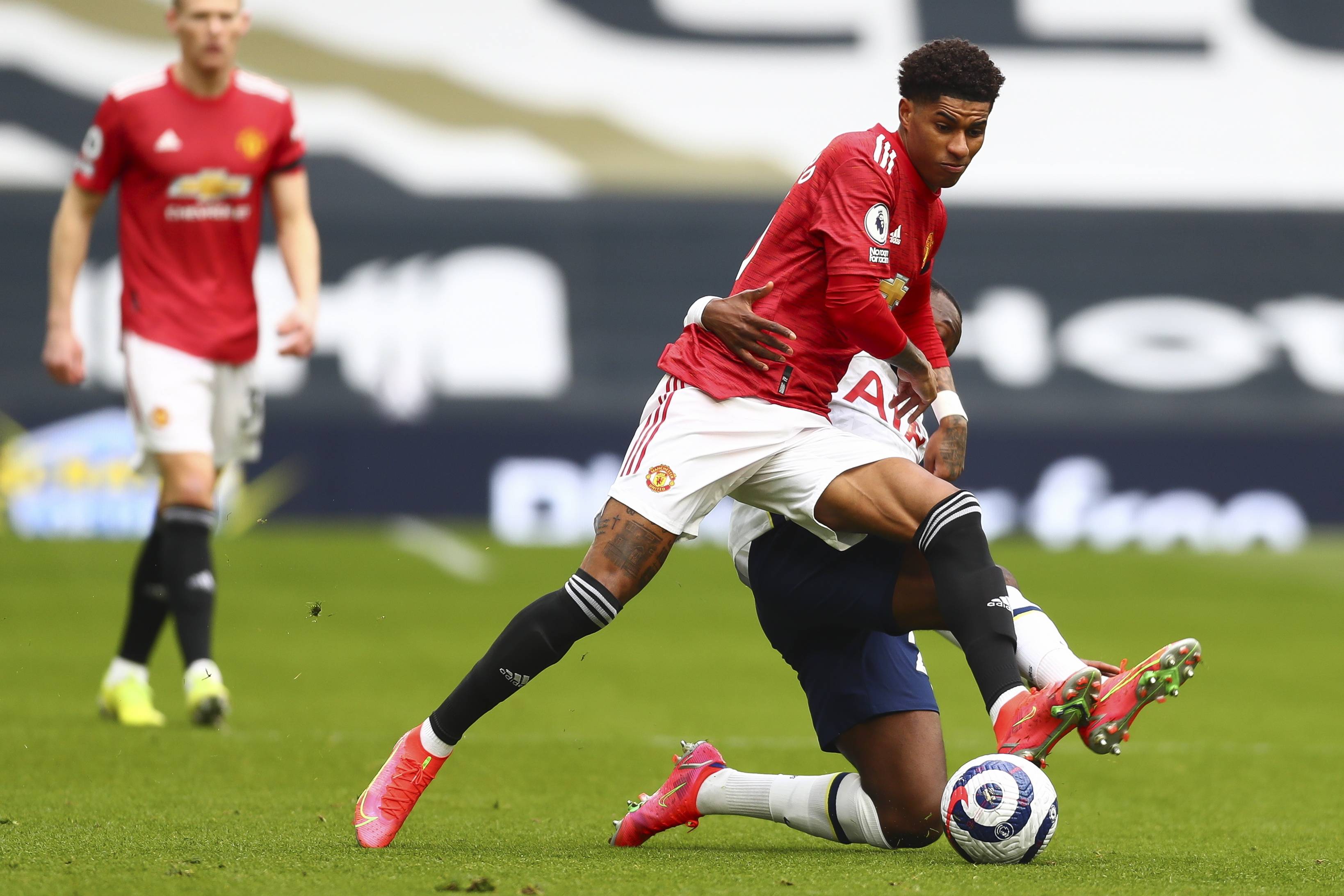 的激烈竞争 的激烈竞争